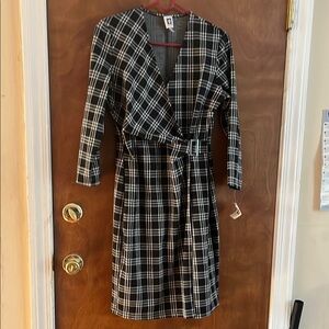 Anne Klein Black and White Long Sleeve V-neck Wrap Dress
